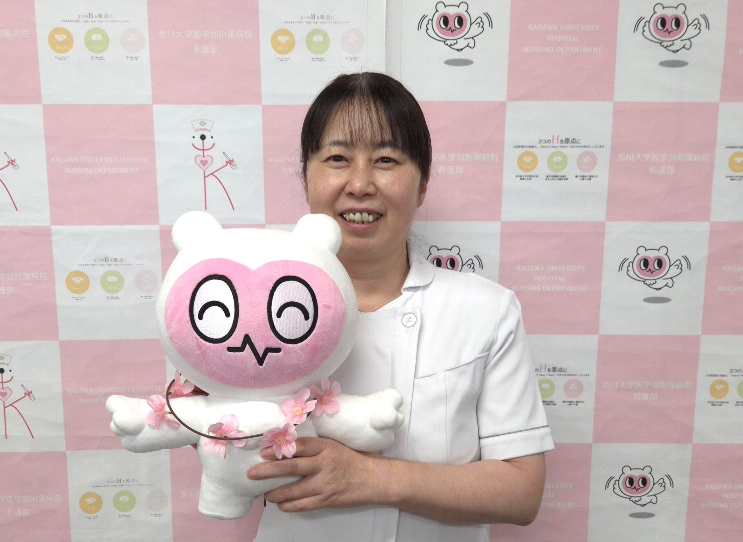 香川大学医学部附属病院<br />
副病院長・看護部長<br />
森郁代